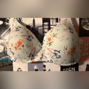 La Vie En Rose Wireless Sleekback Lightly Lined Bra 42DD